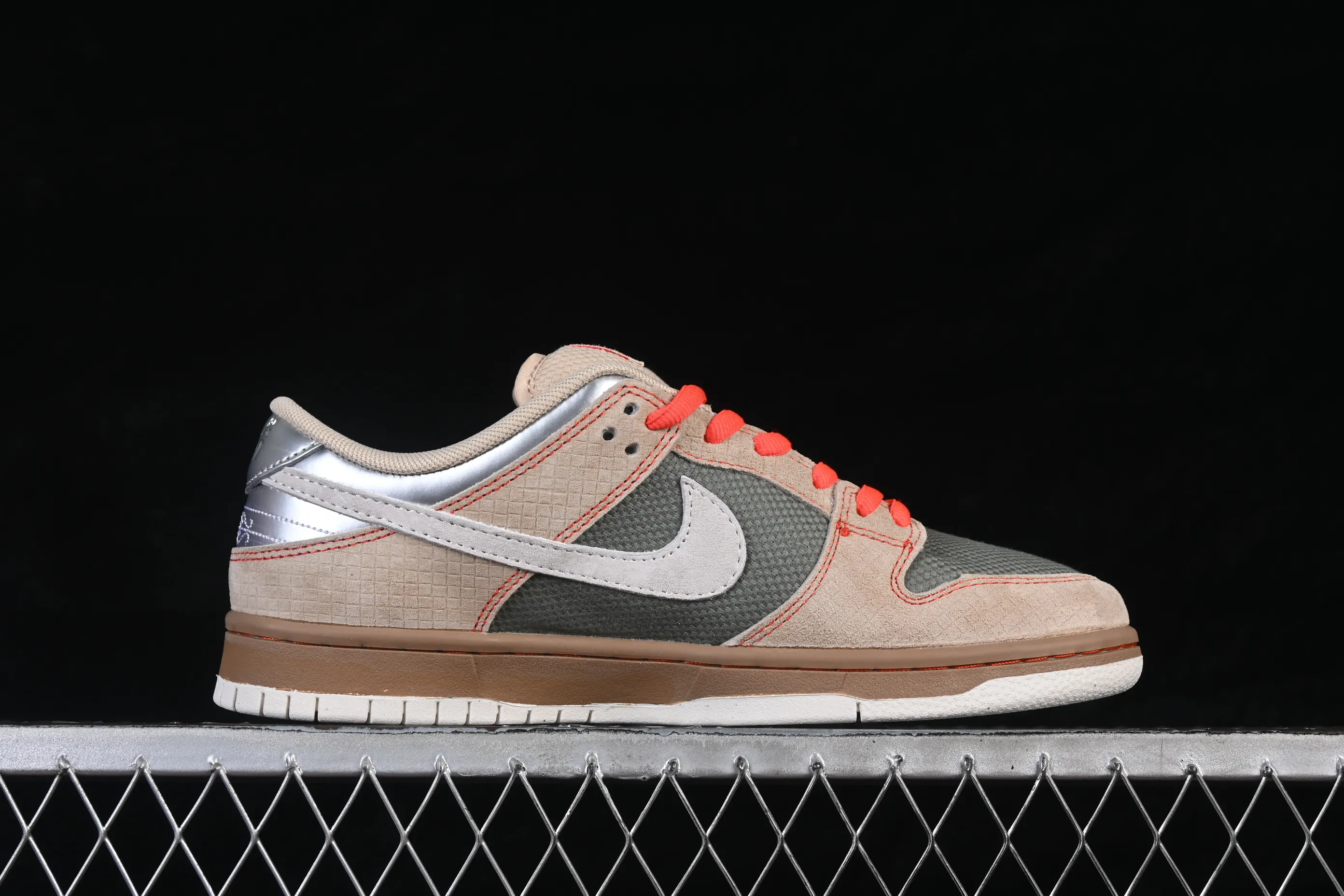 All categories Nk SB Dunk series Nk SB Dunk Low low-top sneakers Nike SB Dunk Low low-top casual sneakers IB6206-701